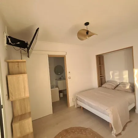 Lumineux Avec Vue Sur A 50 M De La Et Du Centre