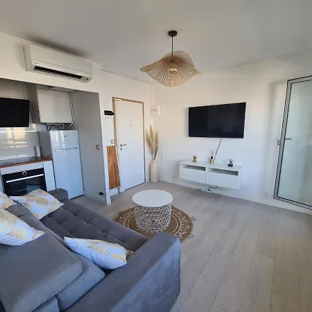 Lumineux Avec Vue Sur A 50 M De La Et Du Centre