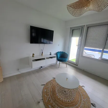 Lumineux Avec Vue Sur A 50 M De La Et Du Centre