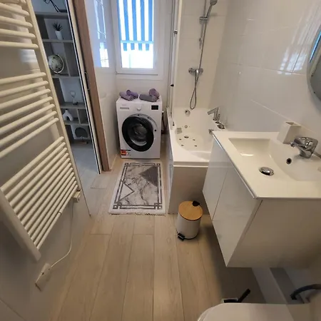 Lumineux Avec Vue Sur A 50 M De La Et Du Centre Apartamento